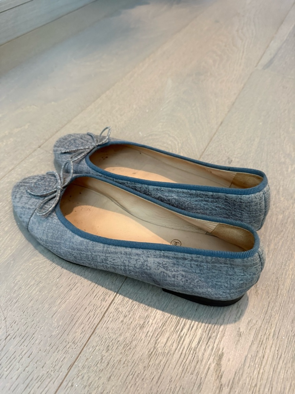 CHANEL Light Blue Denim Ballet Flats with CC Emblem - Picture 2 of 3